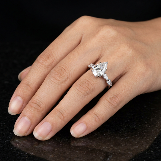 Noor White Pear Ring | خاتم نور أبيض