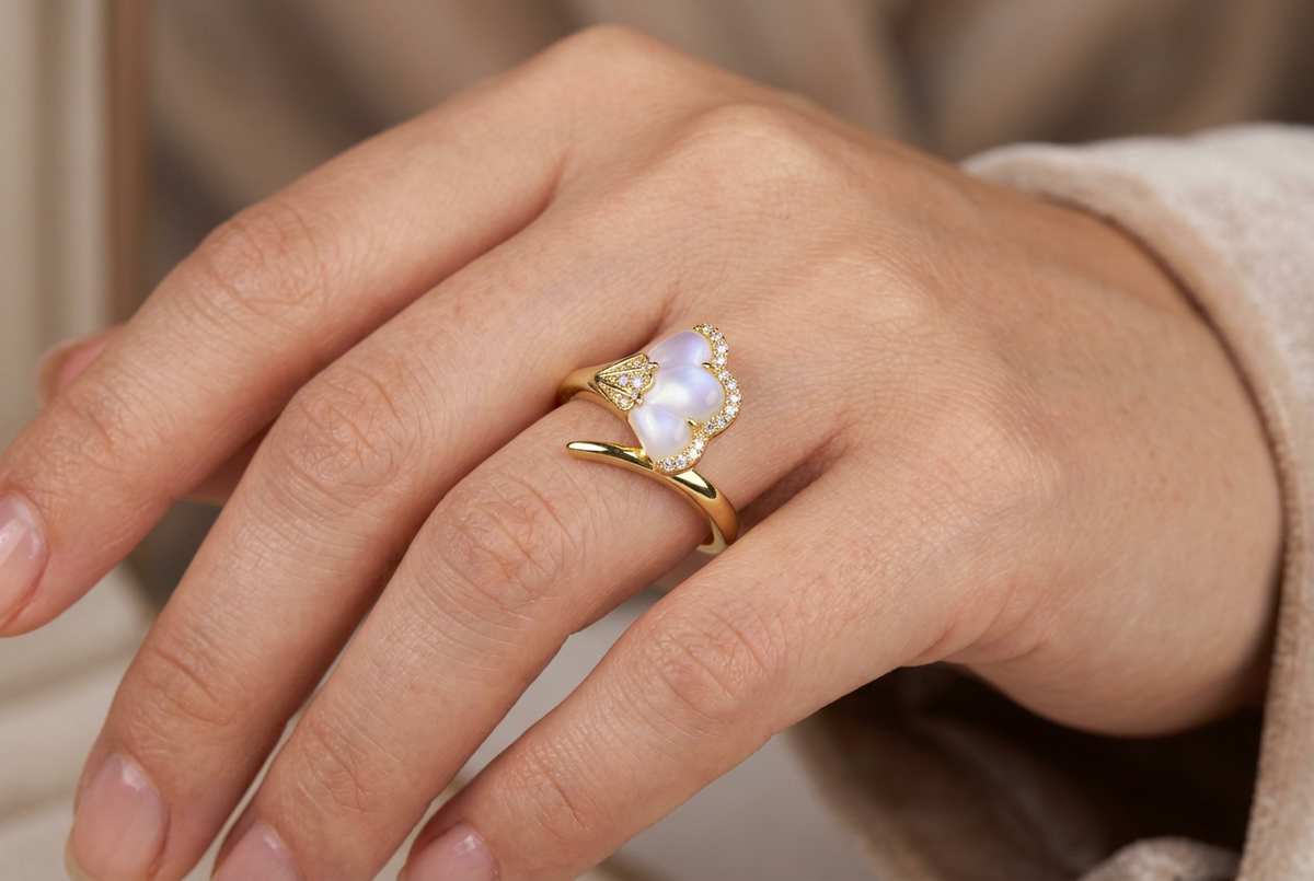 Hessa Gold Leaf Ring