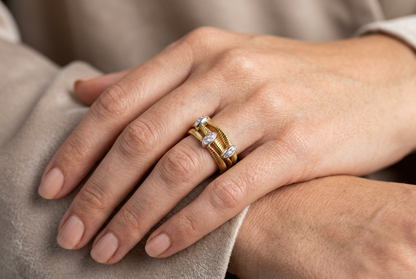 Yara Oval Twist Ring