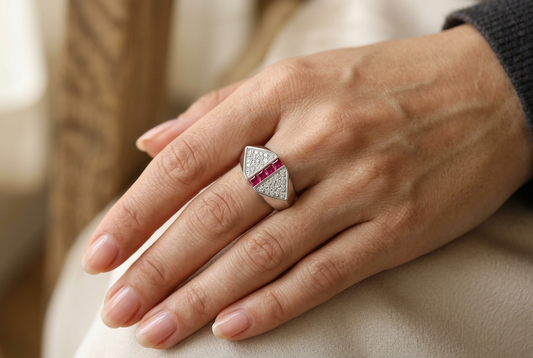 Hayat Ruby Line Ring | خاتم حياة فضي