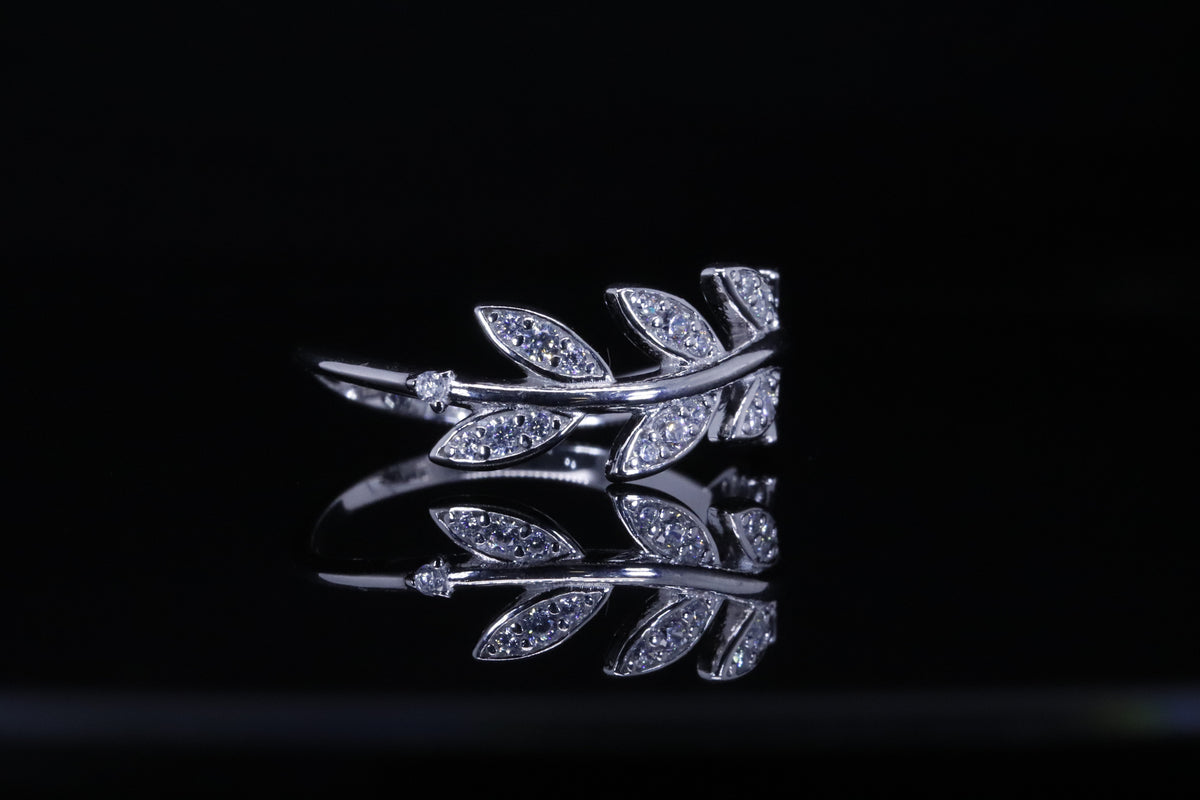 Lamees Silver Olive Leaf Ring | خاتم لميس فضي