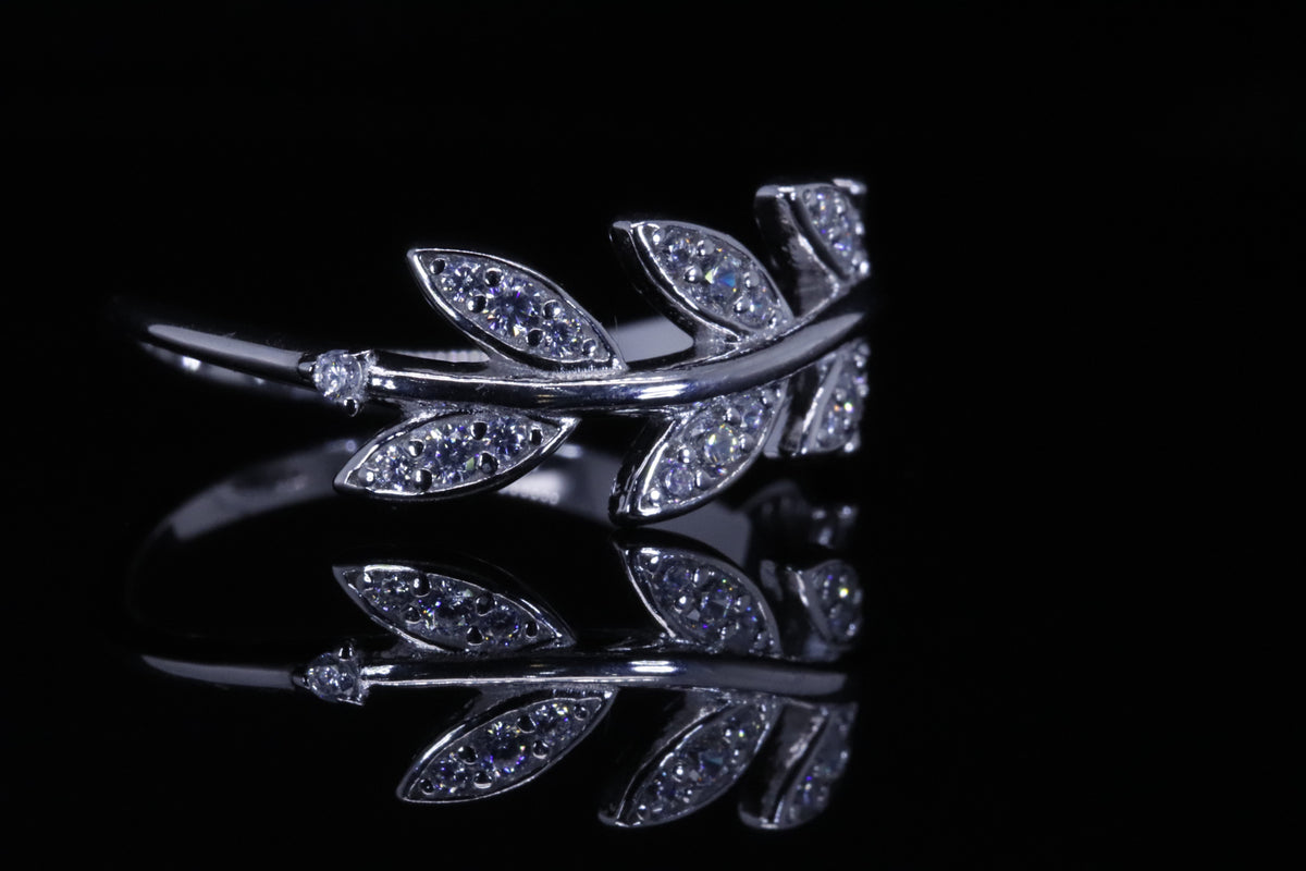 Lamees Silver Olive Leaf Ring | خاتم لميس فضي
