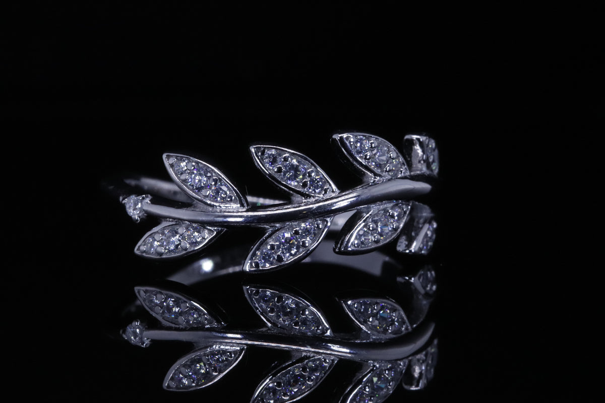 Lamees Silver Olive Leaf Ring | خاتم لميس فضي