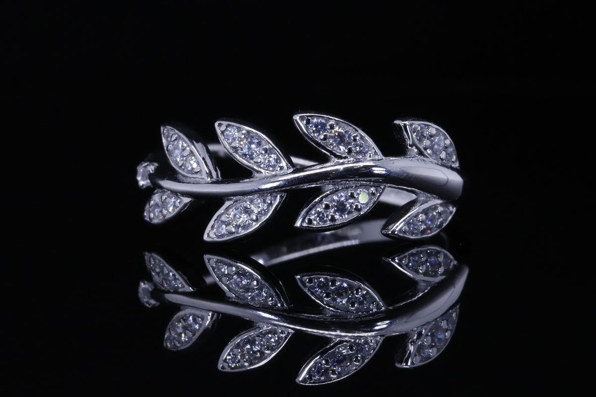 Lamees Silver Olive Leaf Ring | خاتم لميس فضي