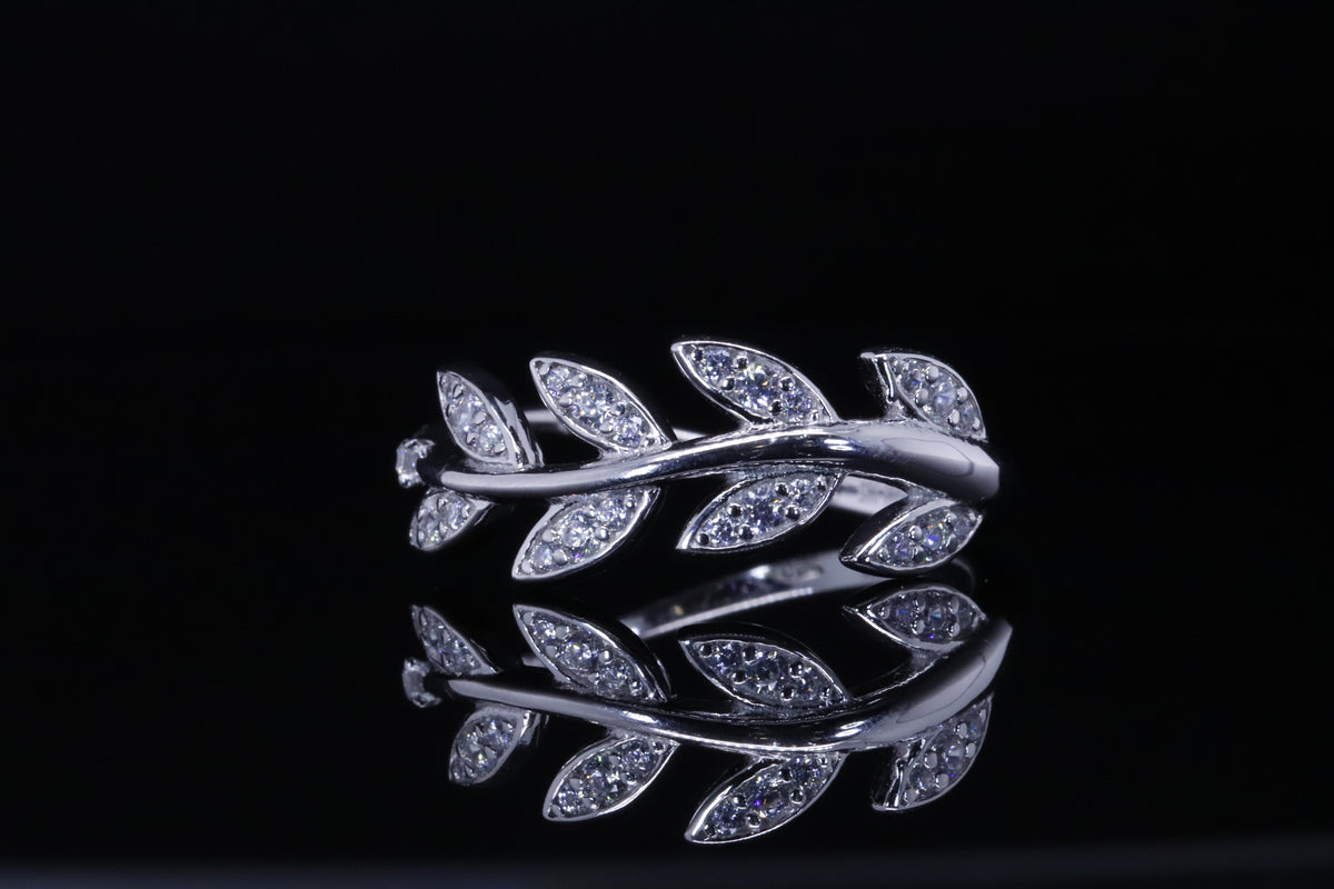 Lamees Silver Olive Leaf Ring | خاتم لميس فضي