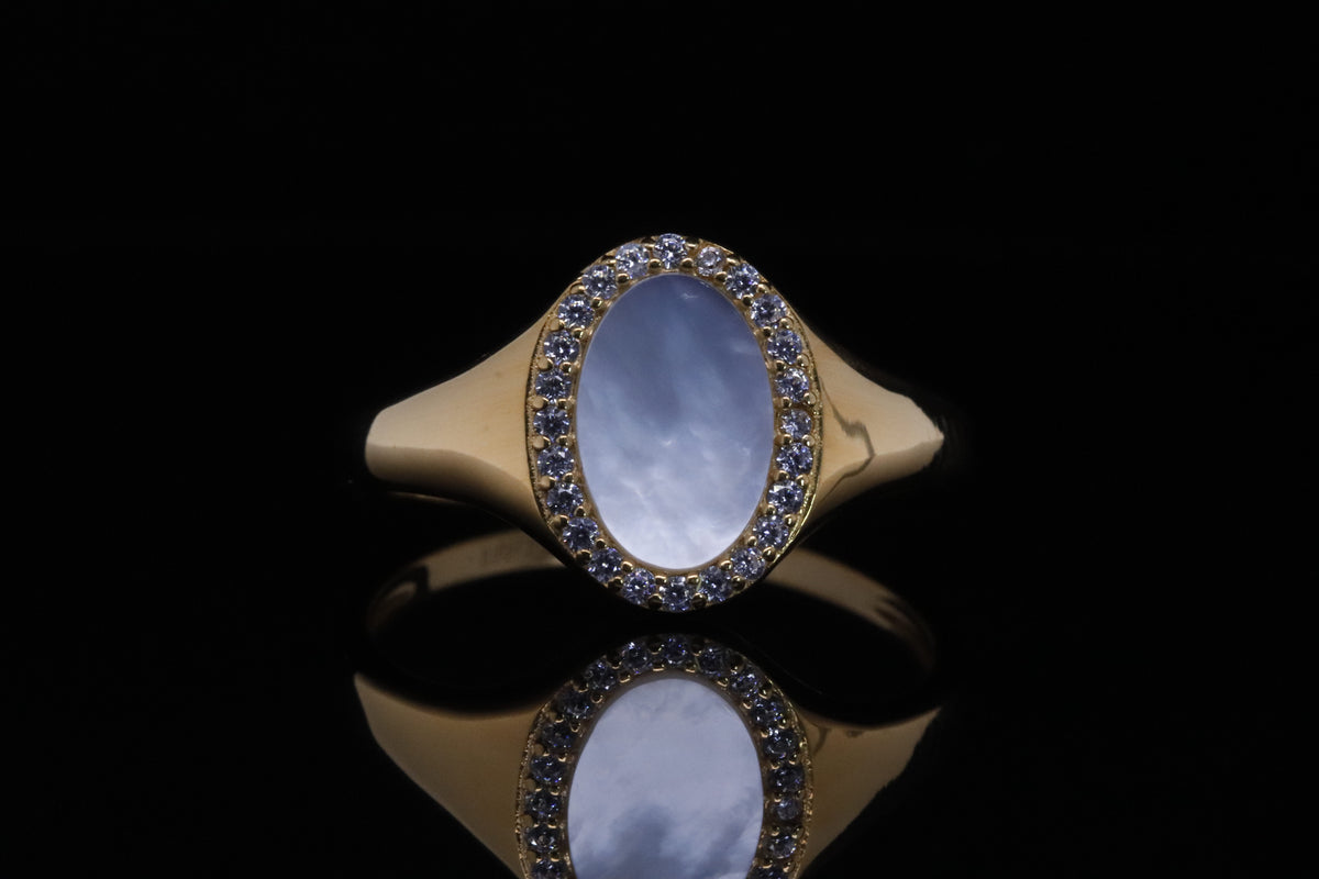 Dorra Gold Pearl Signet Ring | خاتم درة ذهبي