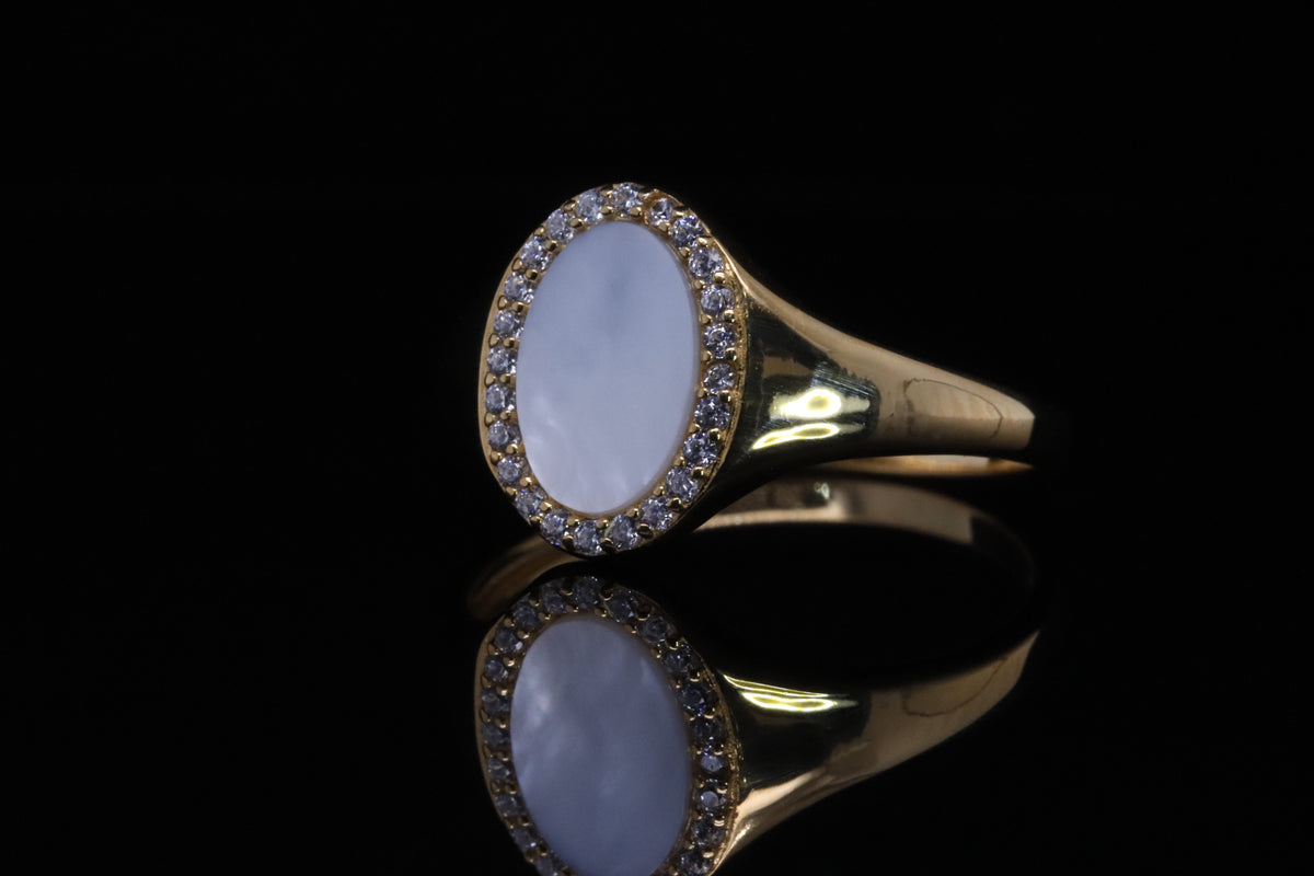 Dorra Gold Pearl Signet Ring | خاتم درة ذهبي