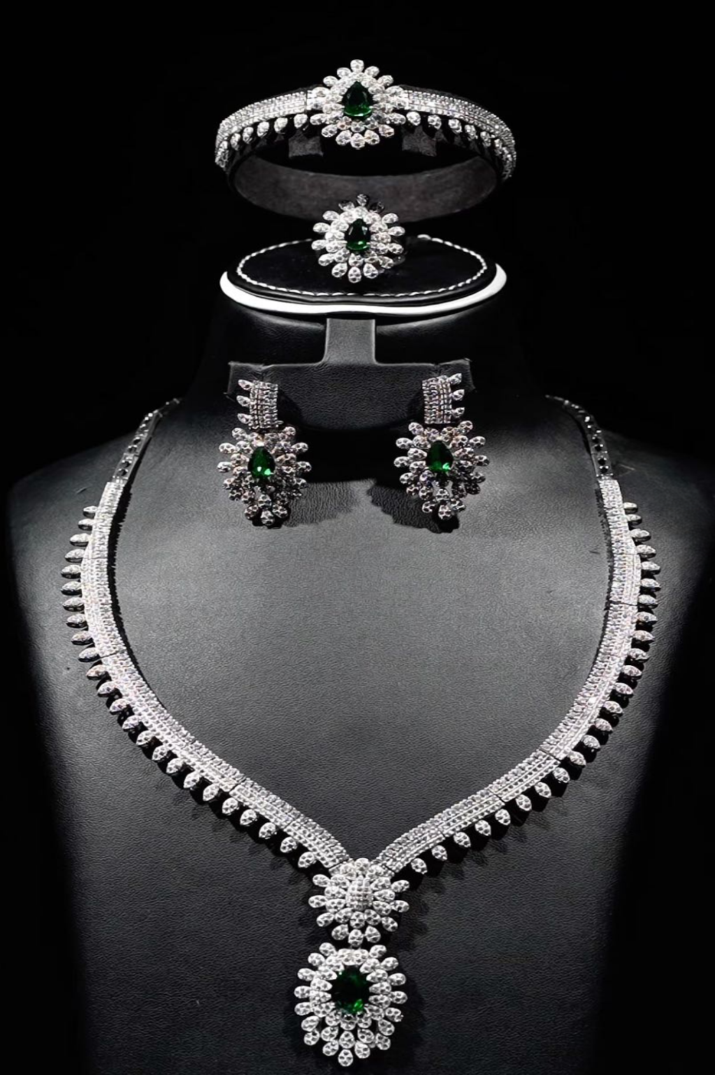 Emerald Crown Set